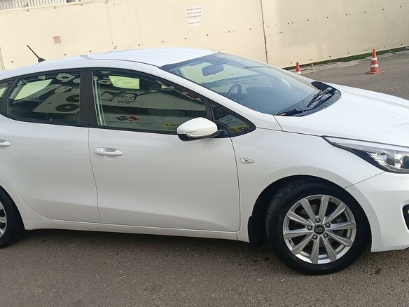 2016 Kia Ceed II Рестайлинг, белый, 1350000 рублей - вид 4