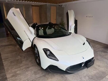 2023 Maserati MC20 Cielo, белый, 15300000 рублей, вид 2