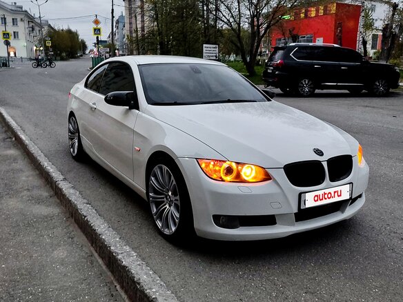 2009 BMW 3 серии 320i V (E90/E91/E92/E93), белый, 1100000 рублей - вид 4