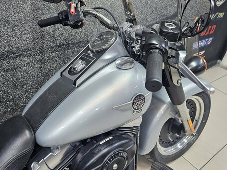 2011 Harley-Davidson Fat Boy, голубой, 1179000 рублей, вид 4
