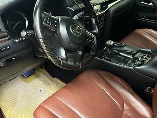 2017 Lexus LX 570 III Рестайлинг 2, чёрный, 9000000 рублей, вид 3