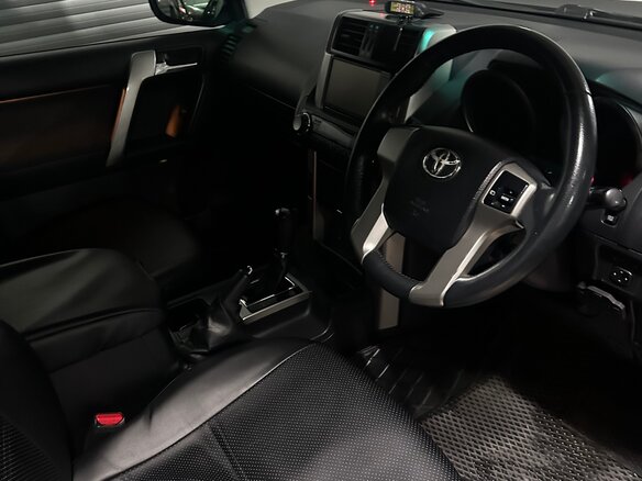 2010 Toyota Land Cruiser Prado 150 Series, серый, 3850000 рублей - вид 10
