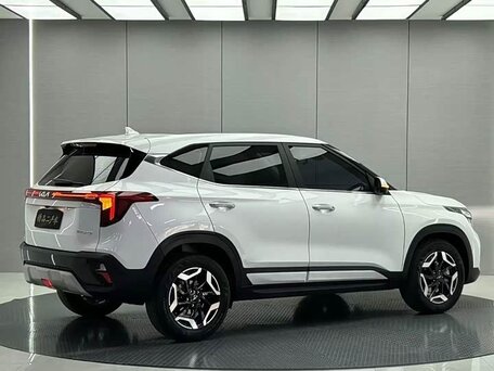 2023 Kia Seltos I Рестайлинг, белый, 1920000 рублей, вид 4