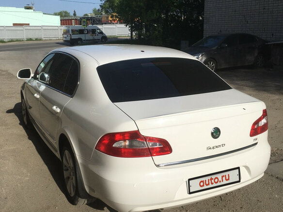 2012 Skoda Superb II, белый - вид 2