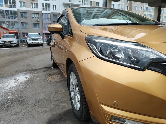 2018 Nissan Note e-Power II Рестайлинг, золотистый, 1460000 рублей - вид 4