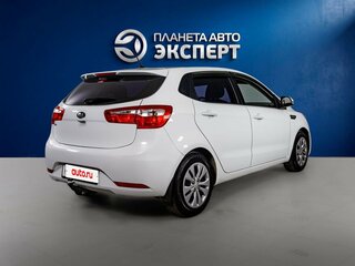 2015 Kia Rio 6-speed III, белый, 900000 рублей, вид 4