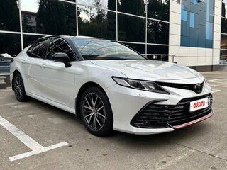 2022 Toyota Camry VIII (XV70) Рестайлинг, белый, 3199000 рублей, вид 2