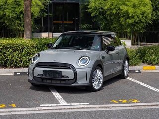 2023 Mini Hatch Cooper III (F55/F56) Рестайлинг 2, серебристый, 2150400 рублей, вид 3
