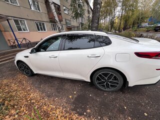 2018 Kia Optima IV Рестайлинг, белый, 2500000 рублей, вид 4