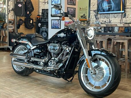 2023 Harley-Davidson Fat Boy, чёрный, 3750000 рублей, вид 2