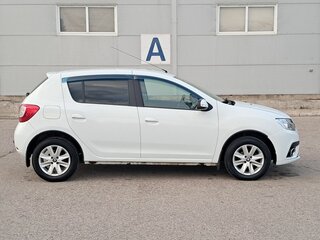 2018 Renault Sandero II Рестайлинг, белый, 910000 рублей, вид 4