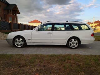 2000 Mercedes-Benz E-Класс 320 II (W210, S210) Рестайлинг, белый, 800000 рублей, вид 4