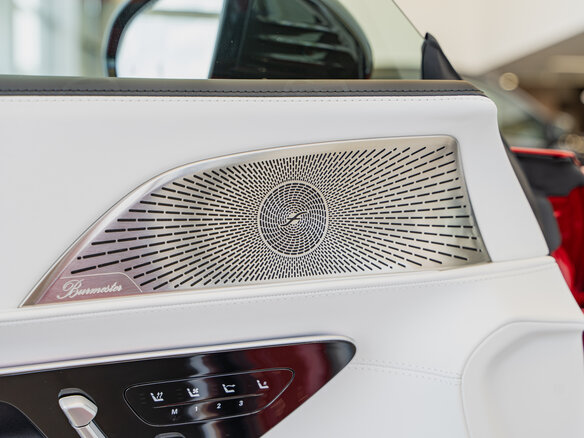 2025 Mercedes-Benz Maybach SL, красный - вид 21
