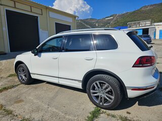 2016 Volkswagen Touareg II Рестайлинг, белый, 3989000 рублей, вид 4