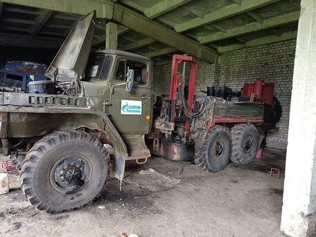 1990 Урал 4320, зелёный, 450000 рублей, вид 2