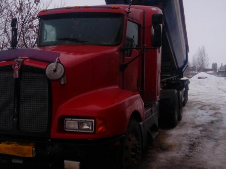 2003 Kenworth T600, красный, 1200000 рублей, вид 1