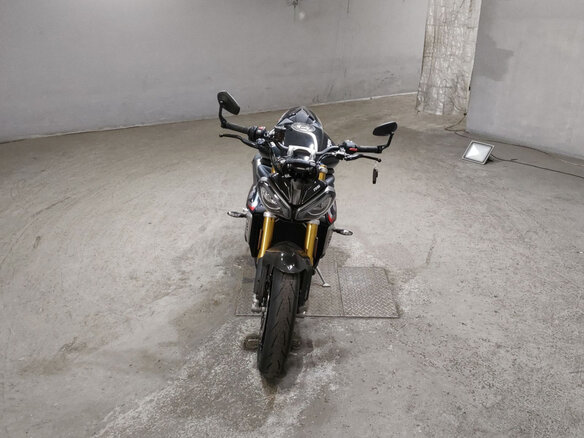 2021 Triumph Speed Triple, чёрный, 1300000 рублей - вид 2