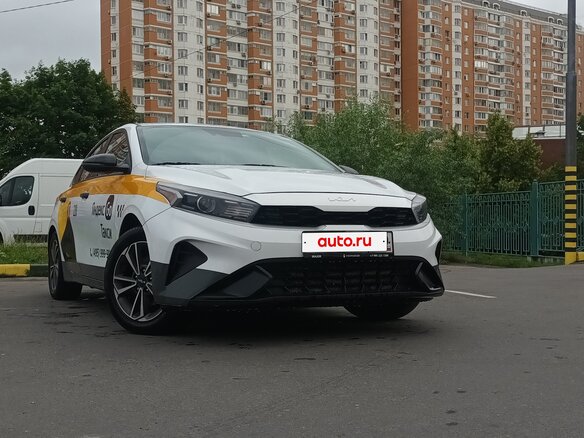 2022 Kia Cerato IV Рестайлинг, чёрный, 1670000 рублей - вид 5