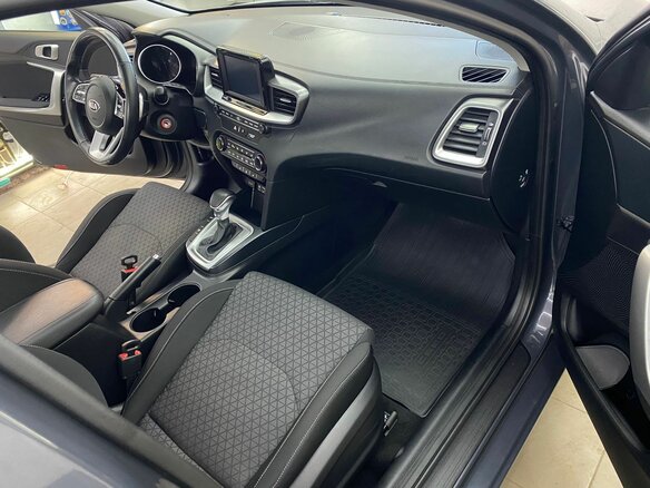 2019 Kia Ceed III, серый, 1750000 рублей - вид 4
