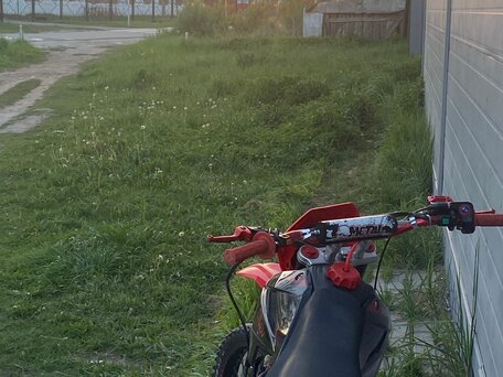 2023 Regulmoto Seven Medalist 150E, красный, 55000 рублей, вид 1