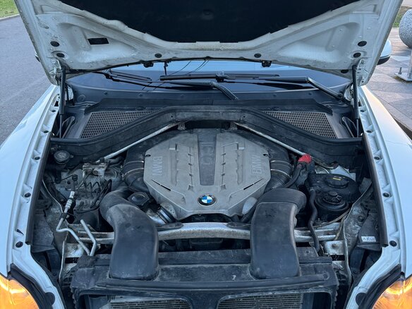 2010 BMW X6 50i 8-speed I (E71), белый, 1750000 рублей - вид 6