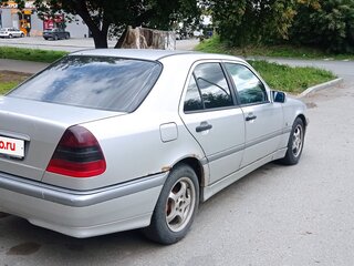 1999 Mercedes-Benz C-Класс 180 I (W202) Рестайлинг, серебристый, 330000 рублей, вид 2