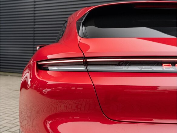 2026 Porsche Taycan GTS Sport Turismo I Рестайлинг, красный - вид 24