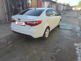 2013 Kia Rio III, белый, 550000 рублей, вид 4