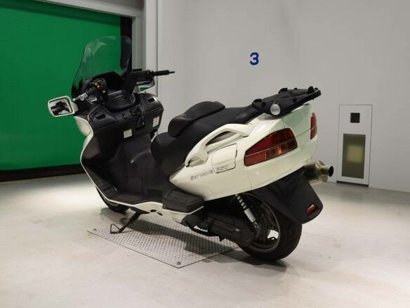 2010 Suzuki Burgman (SkyWave) 650, белый, 435000 рублей - вид 3
