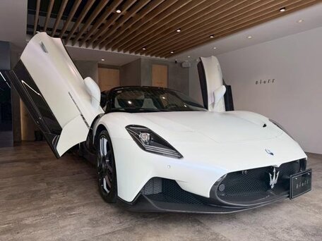2023 Maserati MC20 Cielo, белый, 15300000 рублей, вид 3
