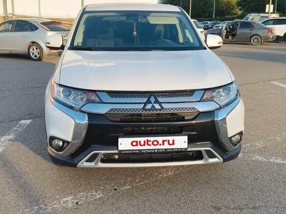 2019 Mitsubishi Outlander III Рестайлинг 3, белый, 2129999 рублей