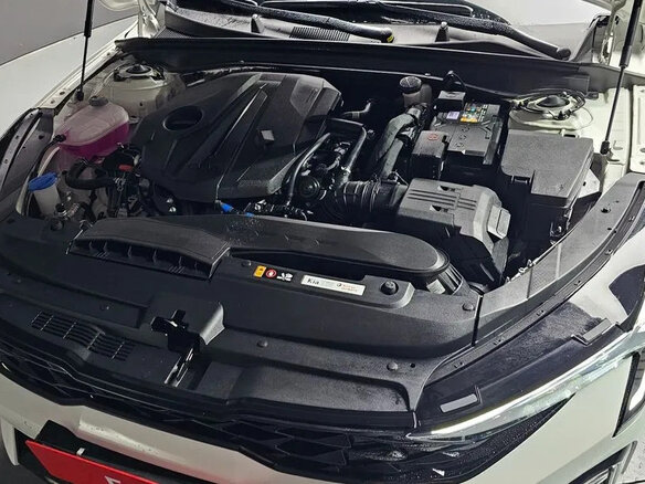 2024 Kia K5 III Рестайлинг, белый, 3110000 рублей - вид 11