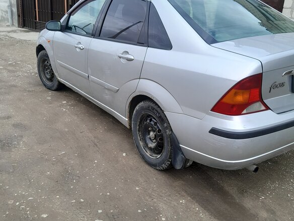 2005 Ford Focus I Рестайлинг, серебристый, 185000 рублей - вид 5