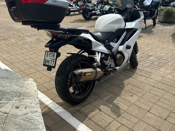 2016 Honda VFR 800, белый, 1000000 рублей - вид 3