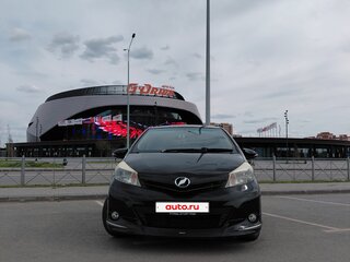 2012 Toyota Vitz III (XP130), чёрный, 800000 рублей, вид 2