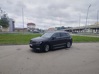 2017 Volkswagen Tiguan II, чёрный, 2400000 рублей, вид 5