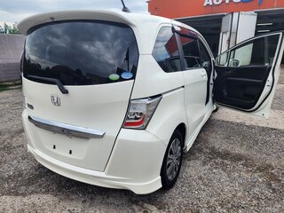 2011 Honda Freed I Рестайлинг, белый, 1380000 рублей, вид 4