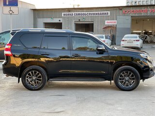 2015 Toyota Land Cruiser Prado 150 Series Рестайлинг 1, чёрный, 3930000 рублей, вид 4