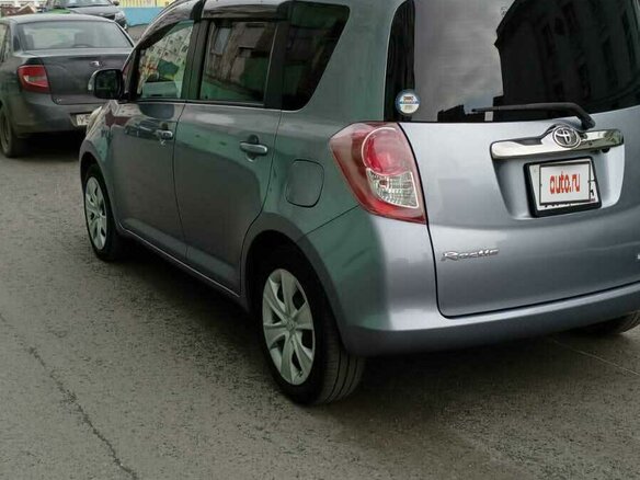 2010 Toyota Ractis I, серый, 1200000 рублей - вид 3