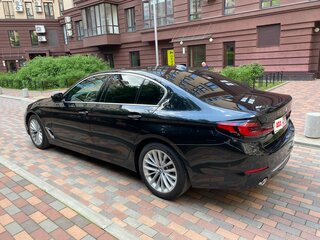 2017 BMW 5 серии 520d xDrive VII (G30/G31/G38), чёрный, 4000000 рублей, вид 5
