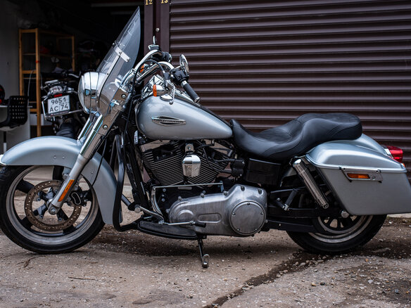 2011 Harley-Davidson Dyna Switchback, серебристый, 650000 рублей - вид 1