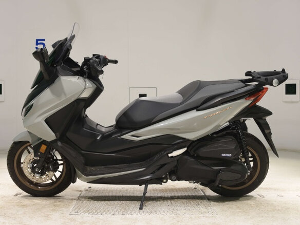 2024 Honda Forza, серый, 900000 рублей - вид 3