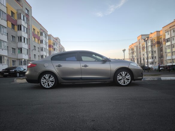 2010 Renault Fluence I, бежевый, 750000 рублей - вид 3