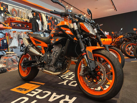 2024 KTM 890 Duke GP, чёрный, 990000 рублей, вид 1