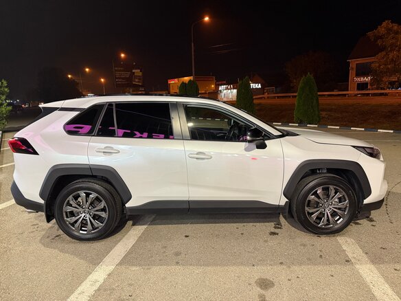 2024 Toyota RAV4 V (XA50), белый, 4800000 рублей - вид 9