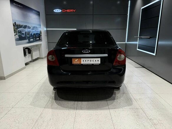 2010 Ford Focus II Рестайлинг, чёрный - вид 4