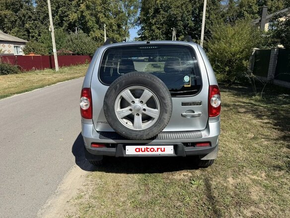 2015 Chevrolet Niva I Рестайлинг, серебристый, 750000 рублей - вид 5