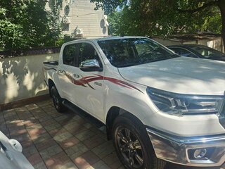 2021 Toyota Hilux VIII Рестайлинг 2, белый, 4700000 рублей, вид 4
