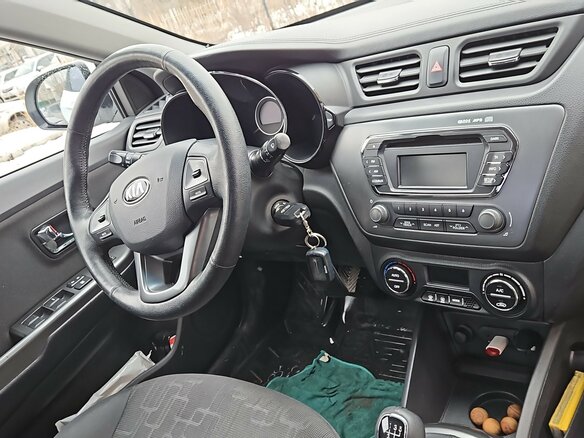 2013 Kia Rio 5-speed III, белый, 1000000 рублей - вид 13