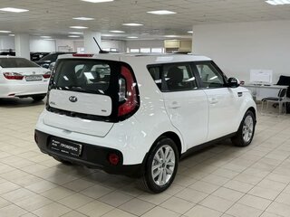 2018 Kia Soul II Рестайлинг, белый, 995000 рублей, вид 4